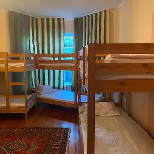 旅馆 888, 阿拉木图